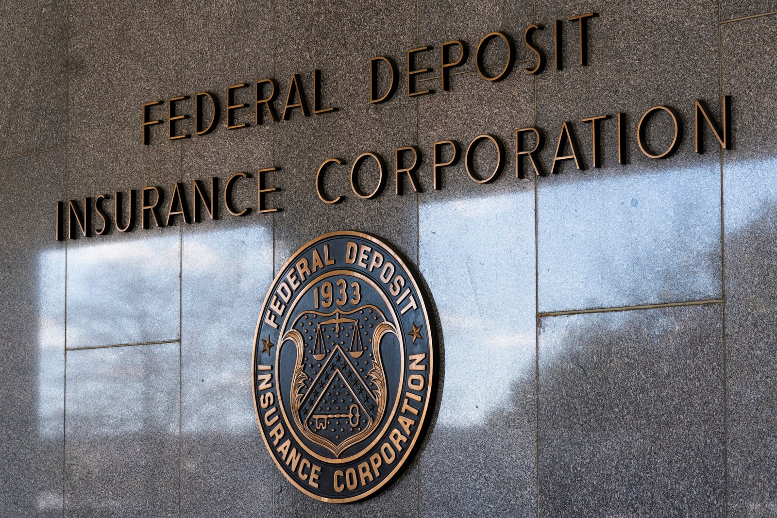 Qu’est-ce que la FDIC et comment fonctionne-t-elle ?