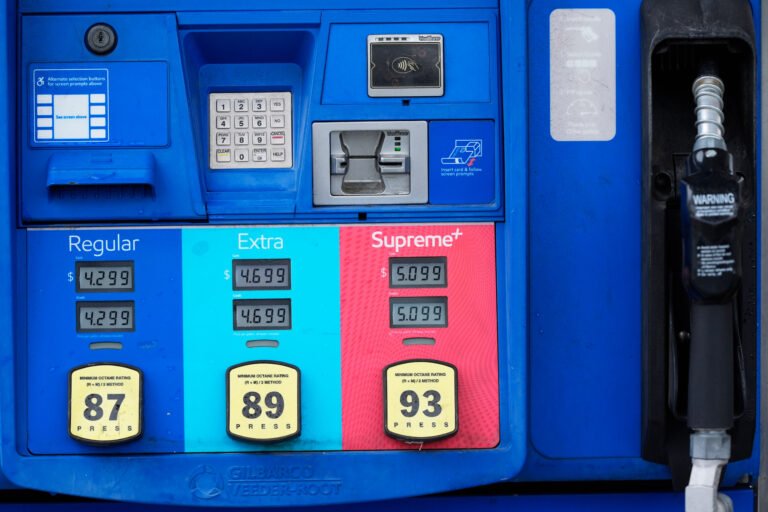 Quand les prix du gaz vont-ils baisser ? L’essence est revenue au-dessus de 4 $ le gallon.