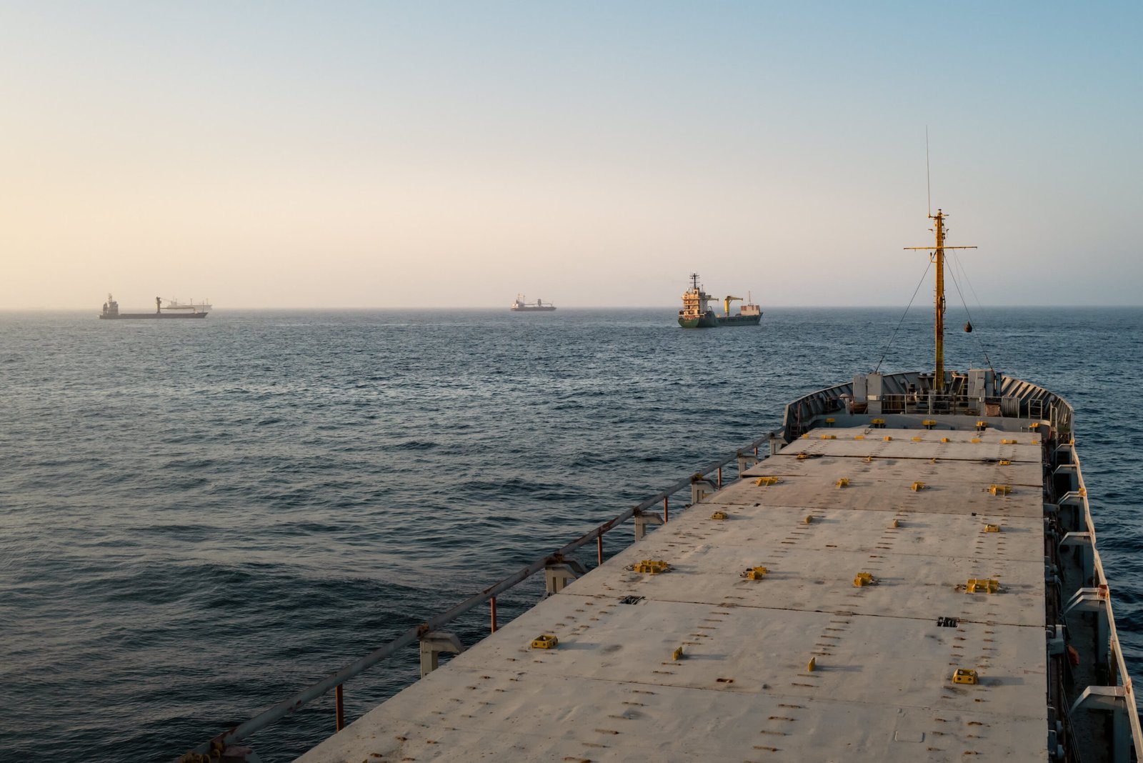 Le transport maritime rebondit dans le détroit d’Ormuz une semaine après l’accord américano-iranien – mais une confiance fragile menace la reprise
