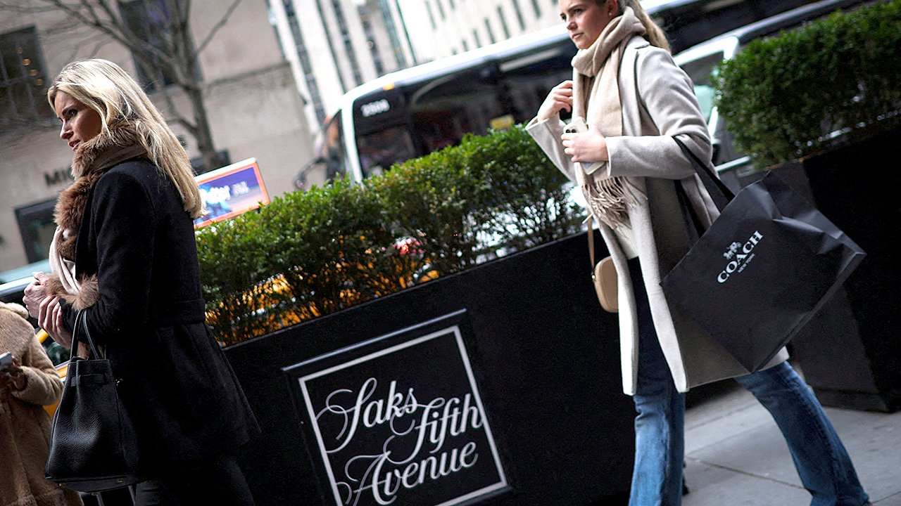 Saks sort de la faillite avec un nouveau nom et une empreinte de magasin plus réduite