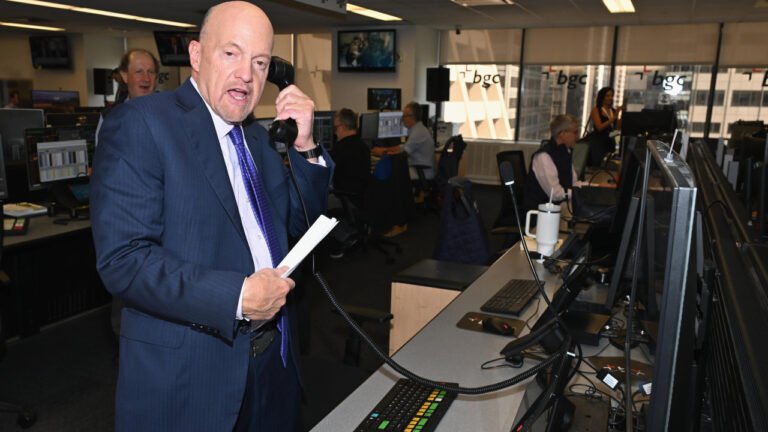 Jim Cramer met en garde contre un « cauchemar » imminent pour les valeurs technologiques alors que les marchés américain et coréen sont désormais menottés l'un à l'autre.