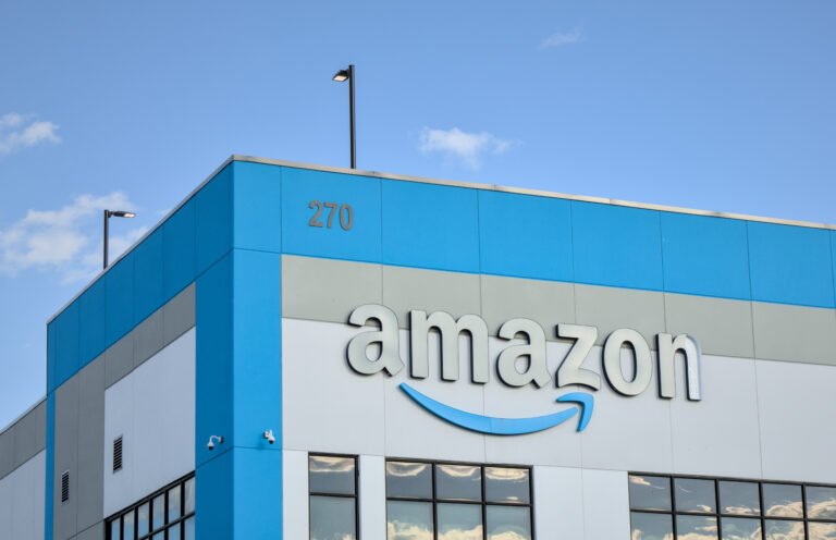 Les actions d'Amazon s'envolent alors que l'activité cloud AWS du géant du commerce électronique est en plein essor au cours d'un trimestre de « home run »