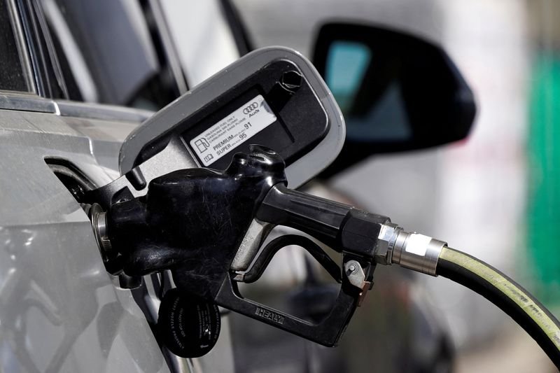 Les discussions sur la stagflation reviennent sur les marchés alors que le pétrole rebondit à 100 dollars