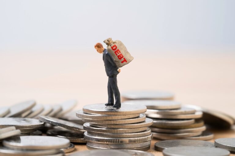 Le dollar mis sous pression par la faiblesse du pétrole brut
