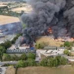 Vidéo : Incendie massif dans une grande unité industrielle à Rettendon, en Angleterre, où une explosion…