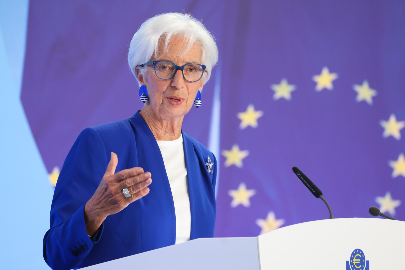 Christine Lagarde laisse la porte ouverte à une sortie anticipée de la BCE, alors qu'elle réfléchit à la politique française