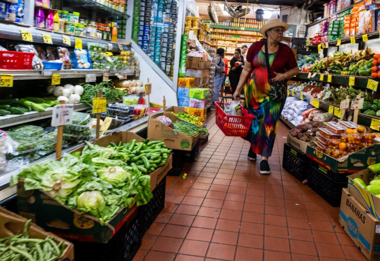 Les prix à la consommation ont augmenté de 3,5 % par an en juin, moins que prévu en raison de la baisse des prix de l'énergie.