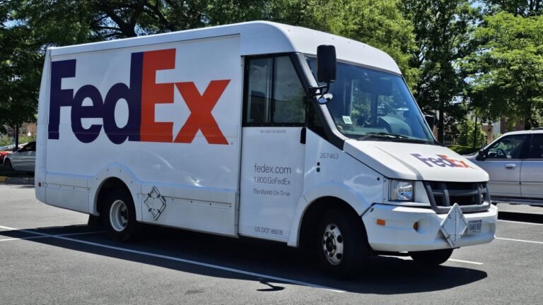 FedEx répartit les frais d'expédition vers l'UE et davantage de codes postaux