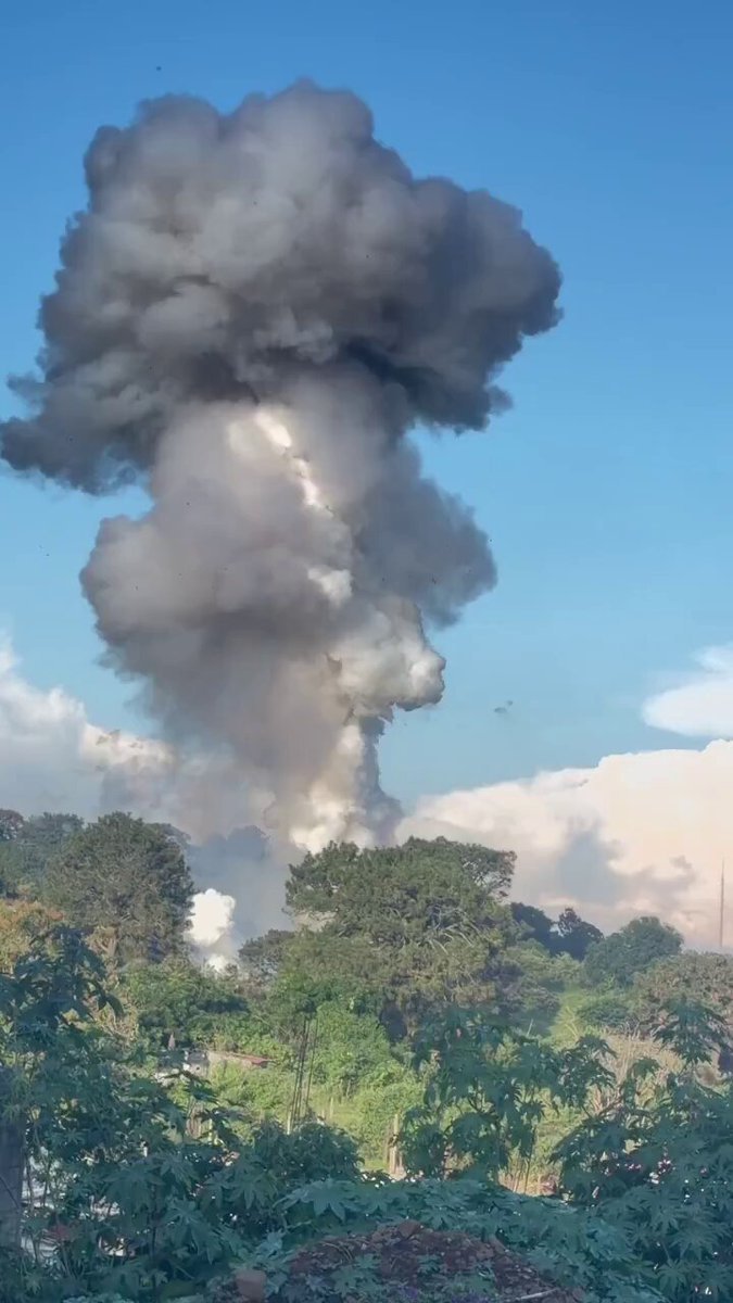 VIDÉO : Grande explosion dans un entrepôt de feux d'artifice à Morelos, au Mexique.