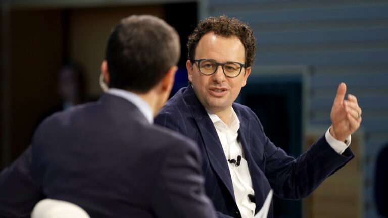Anthropic offre 600 000 $ à quelqu'un pour façonner son histoire à Wall Street alors qu'il se prépare à une introduction en bourse à succès
