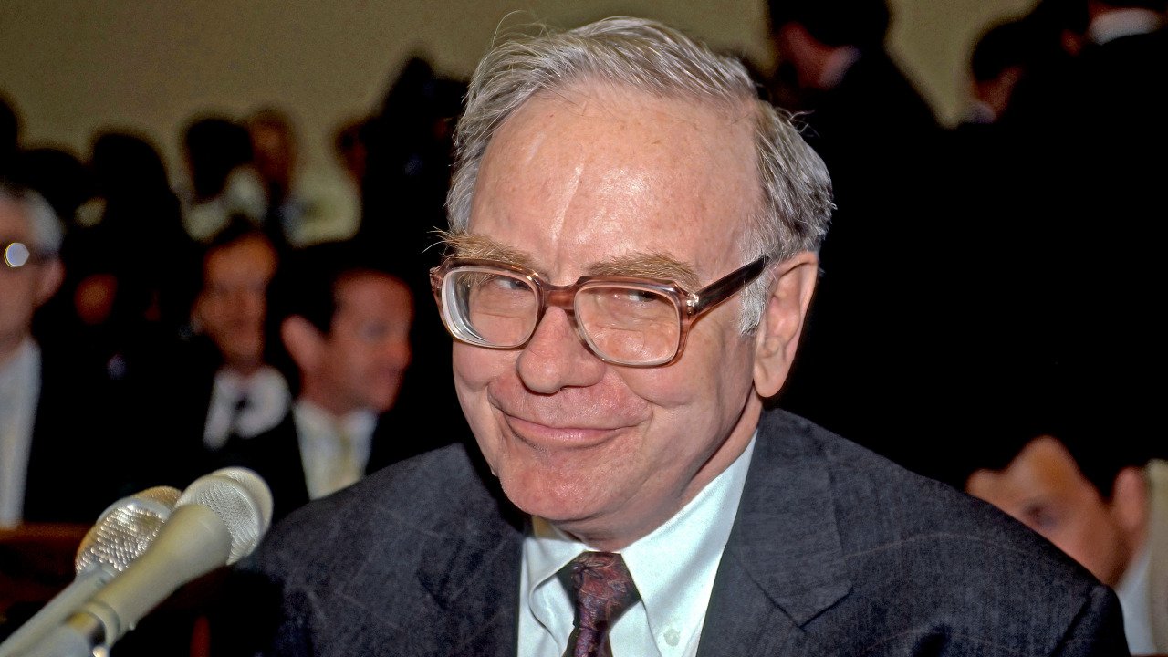 Berkshire Hathaway de Buffett détient un montant record de 397 milliards de dollars en liquidités. Un krach boursier est-il imminent – ​​devriez-vous suivre son exemple ?
