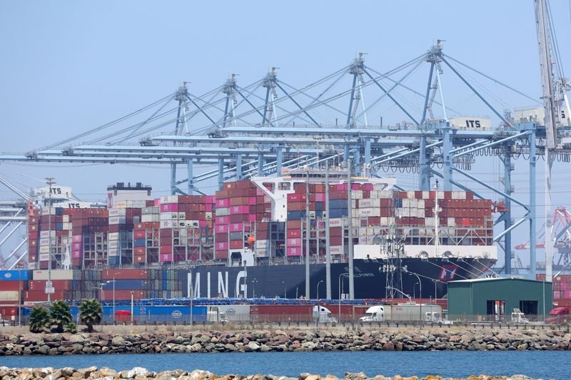 Le déficit du commerce de biens américain se réduit et devrait toujours peser sur la croissance du PIB au deuxième trimestre