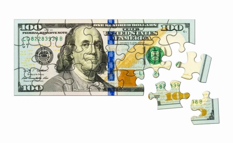 Le dollar a peu changé alors que les prix du brut montent en flèche et que les rendements des bons du Trésor chutent