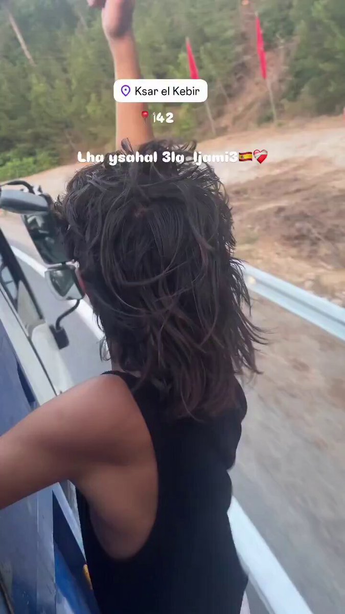 Hier, des centaines de camions remplis de migrants sont arrivés à la frontière entre le Maroc et l'Espagne.
