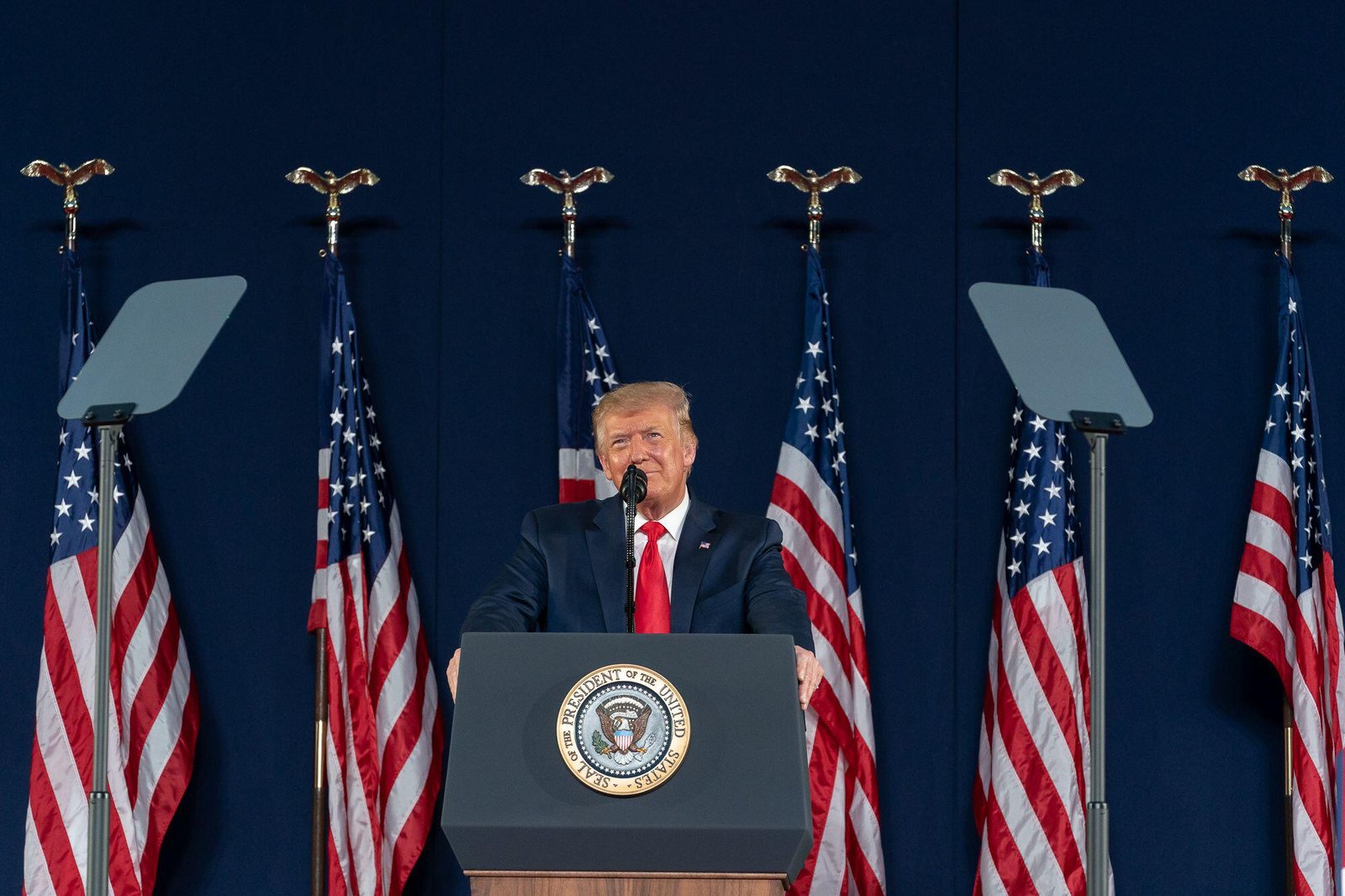 Le président Trump annonce une nouvelle politique de voyage des États-Unis vers les « belles terres » du Moyen-Orient