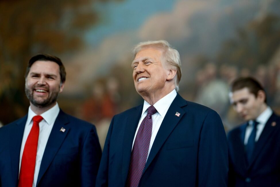 Le président Trump félicite JD et Usha Vance pour leur nouvel enfant et partage la première photo de leur bébé