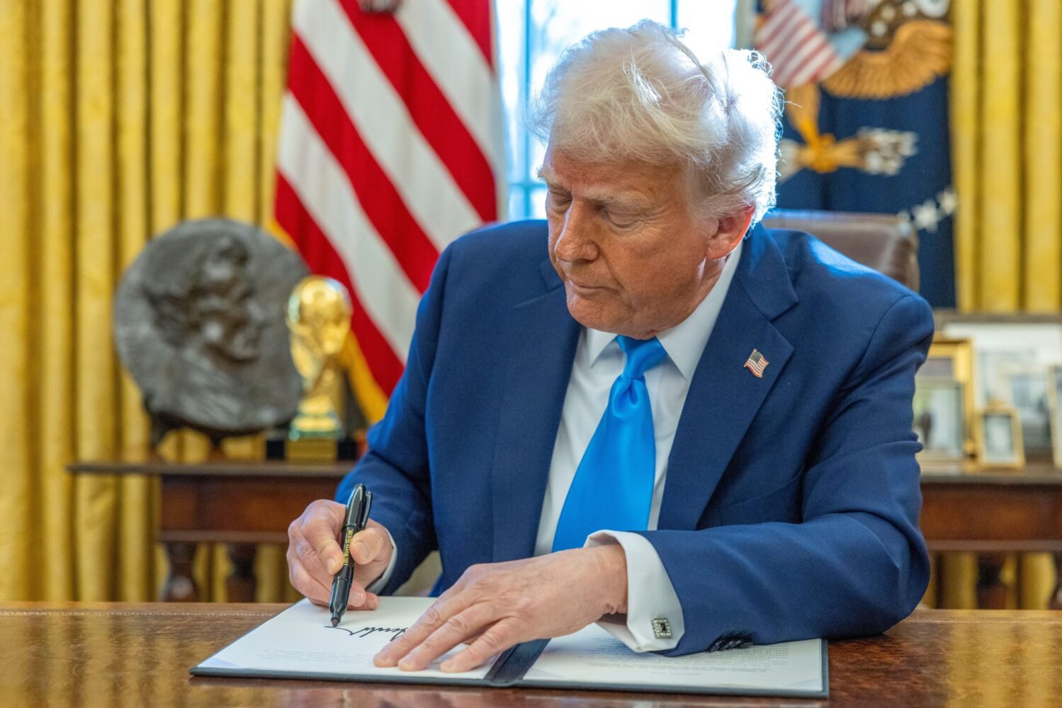 En pleine guerre avec l’Iran, le Président américain signe une ordonnance sécurisant les chaînes d’approvisionnement de défense des États-Unis