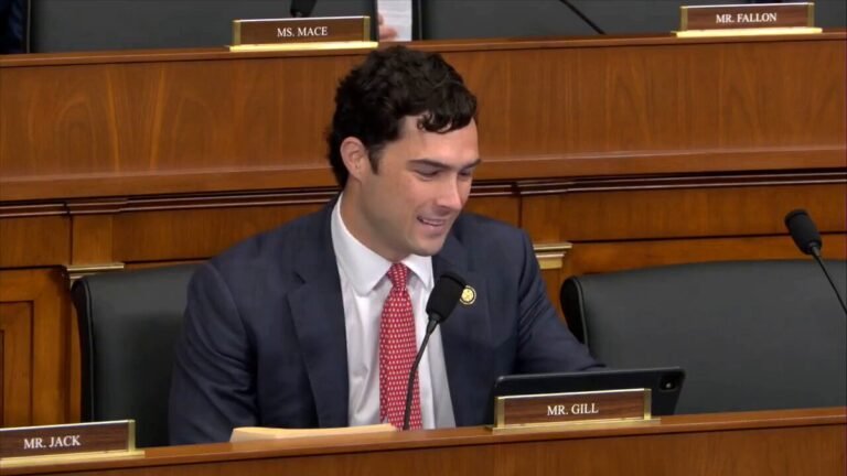 .@RepBrandonGill : « Pouvez-vous m'aider à comprendre pourquoi votre organisation dit qu'être poli fait…