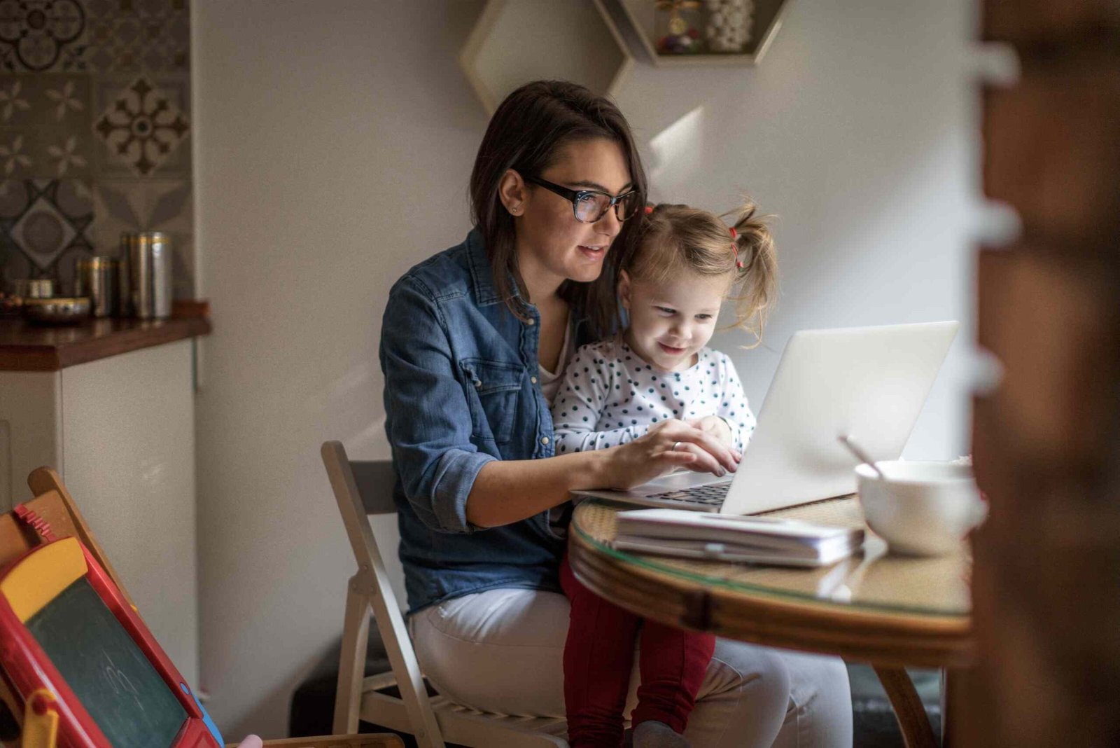 Comptes Trump contre plans 529 contre Roth IRA : comment choisir la bonne option d'épargne pour votre enfant