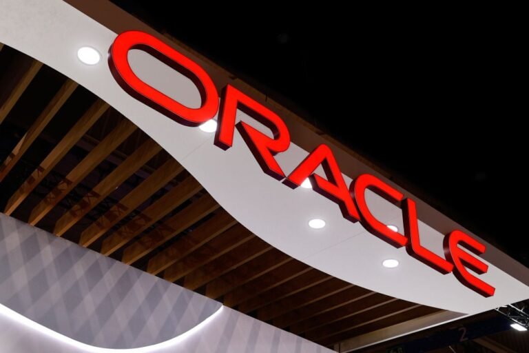 Oracle vient d'atteindre un nouveau plus bas de 52 semaines et son crédit a été réduit au profit des déchets. La panique AI-Capex a-t-elle dépassé ses limites ?