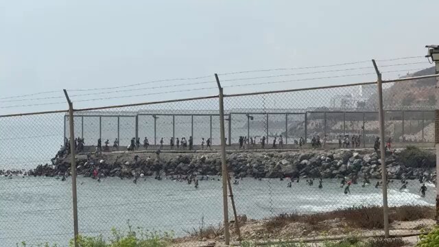 Environ 49 000 migrants sont entrés dans l’enclave nord-africaine espagnole de Ceuta en provenance du…