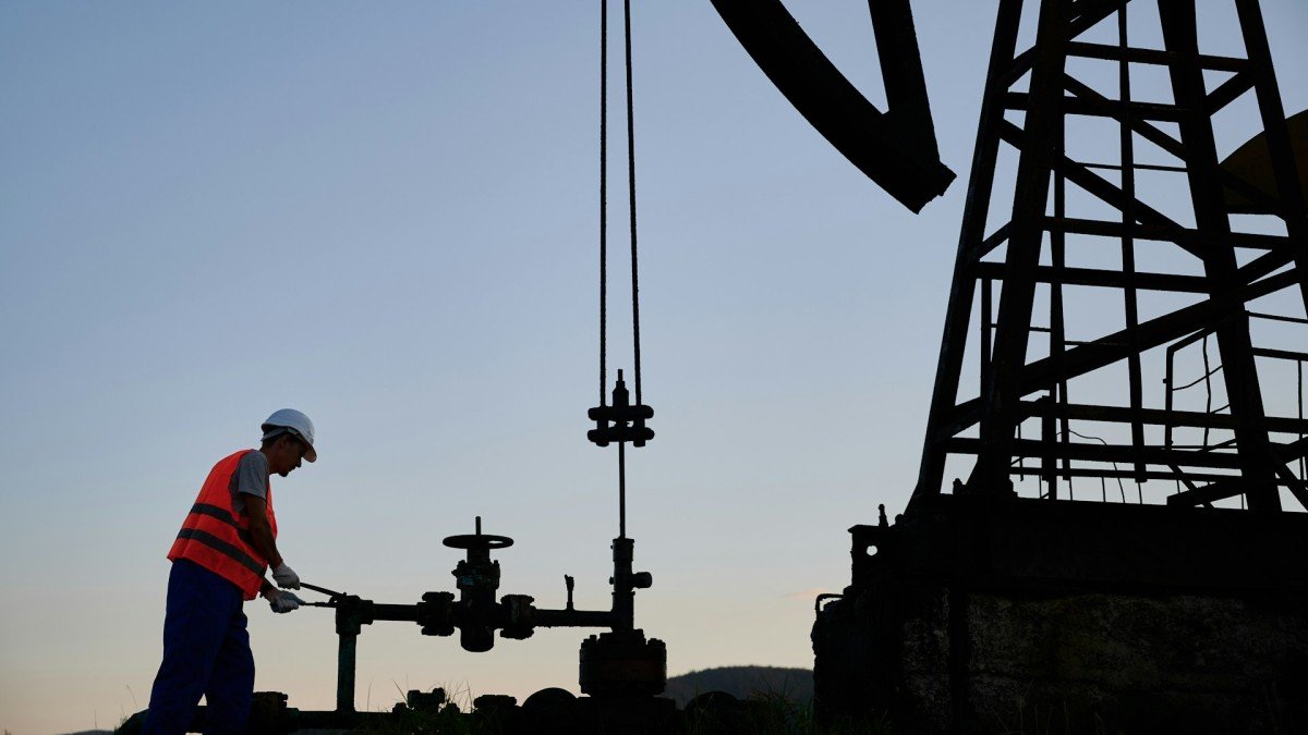 L’emploi dans le secteur pétrolier et gazier atteint son plus bas niveau en 2026 alors même que la production établit des records