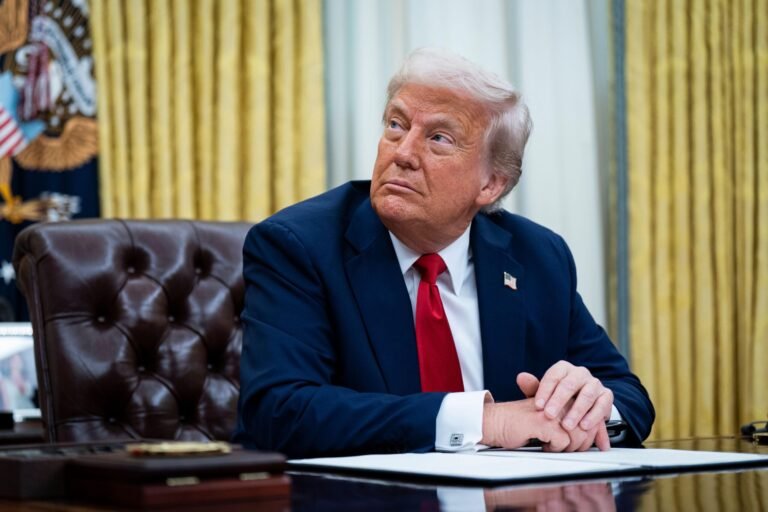 Le président Trump ajoute des droits de douane de 50 pour cent sur la plupart des importations canadiennes
