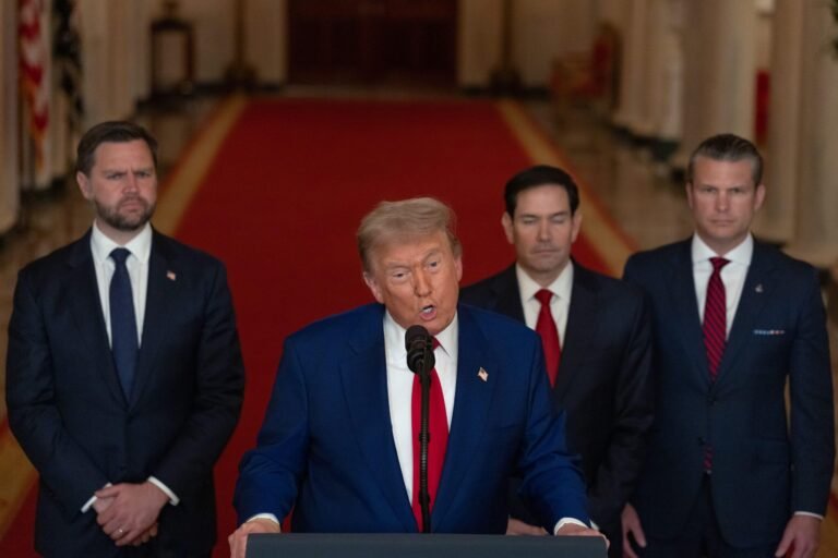 Le président Trump lance un avertissement fort à l'Iran concernant le passage des navires