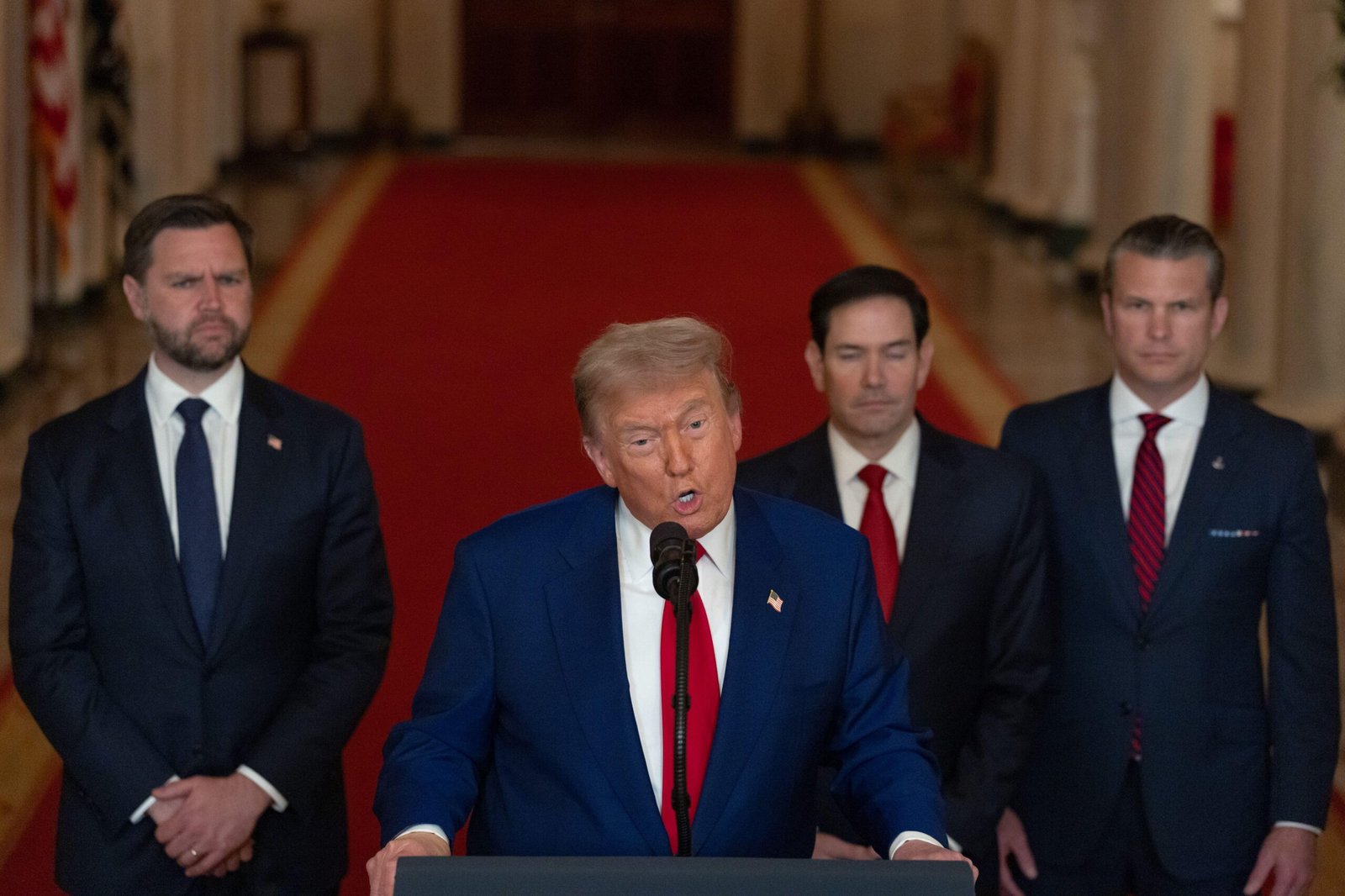 Le président Trump lance un avertissement fort à l'Iran concernant le passage des navires