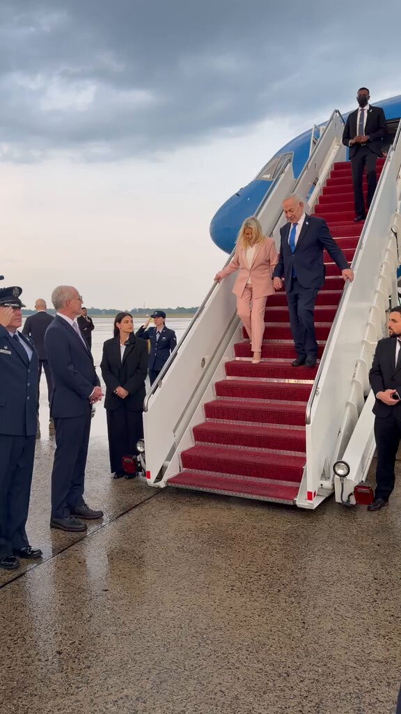 Une vidéo montre le Premier ministre israélien Benjamin Netanyahu arrivant aux États-Unis plus tôt dans la…