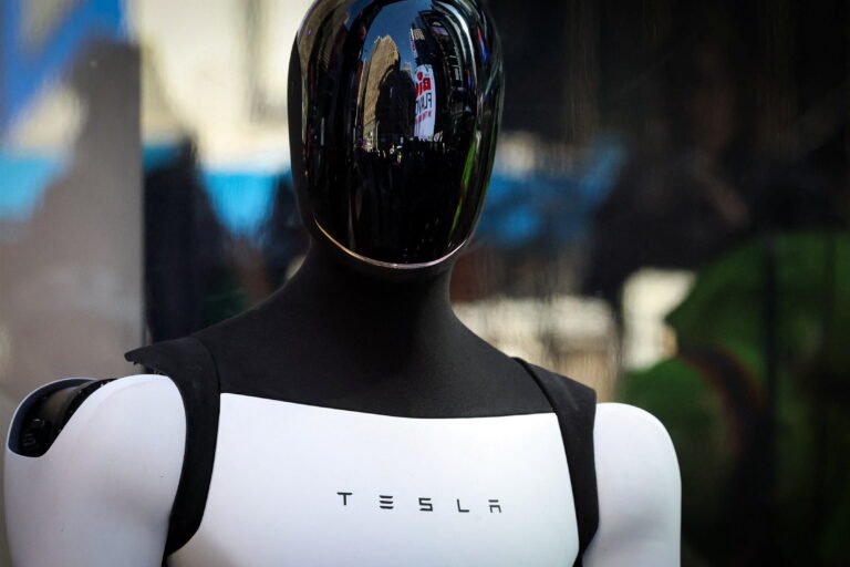 Les actions de Tesla chutent après un manque de bénéfices ; Confirmation de dépenses d'investissement de 25 milliards de dollars pour l'ensemble de l'année