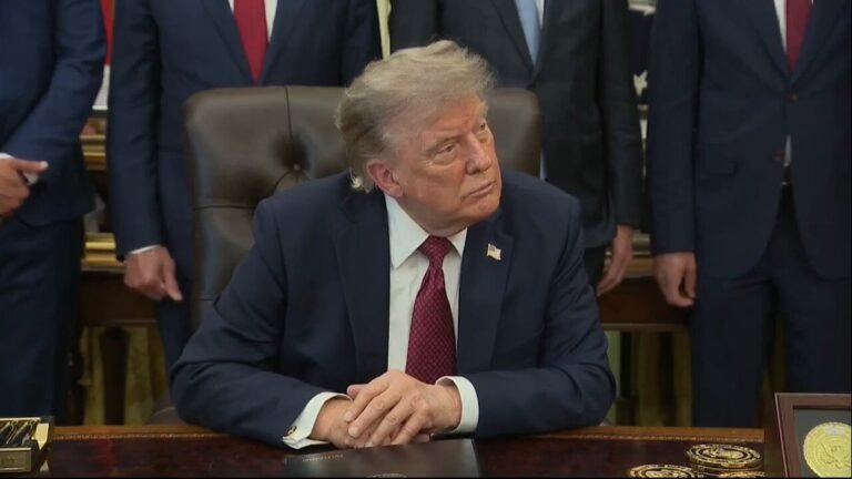 .@POTUS à propos du débat Jordan contre LeBron : "Michael Jordan est un de mes amis...