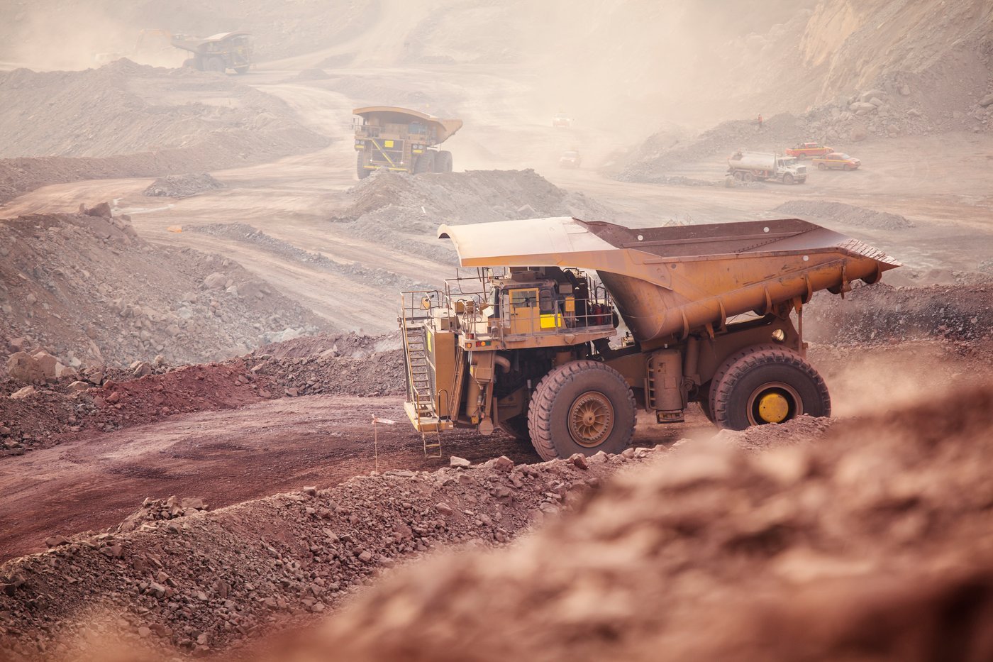 Les investissements dans la photonique sur silicium s’accélèrent à mesure que les clusters d’IA dépassent le nombre de câbles en cuivre. 2 actions IA ont tout à gagner.