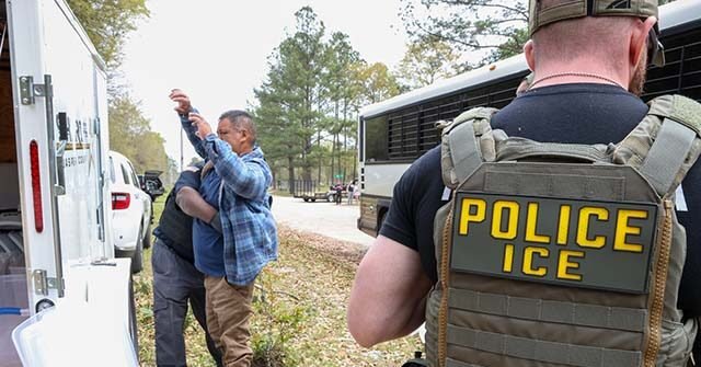 ICE s'apprête à ouvrir quatre centres de détention d'une capacité de 5 500 détenus
