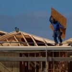 Les hausses de salaires dans le secteur privé font monter les coûts du travail aux États-Unis au deuxième trimestre, tendance sous-jacente bénigne