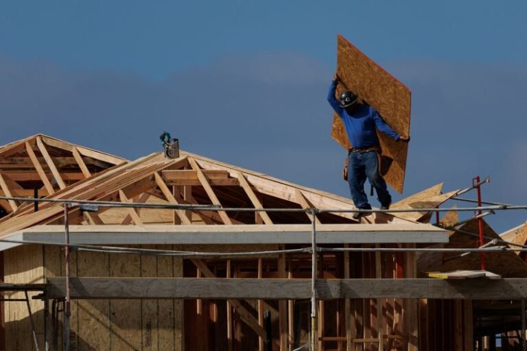 Les hausses de salaires dans le secteur privé font monter les coûts du travail aux États-Unis au deuxième trimestre, tendance sous-jacente bénigne
