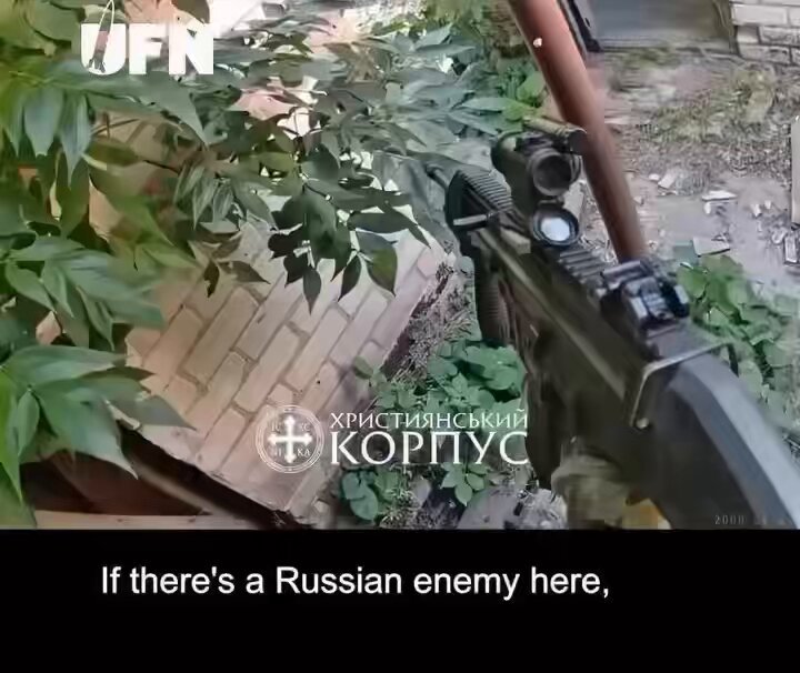 Vidéo de soldats ukrainiens du Christian Corps faisant prisonniers 3 soldats russes alors qu'ils priaient.