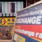 Le dollar se rapproche de son plus haut de quatre semaines alors que les marchés réfléchissent aux probabilités d'une hausse de la Fed