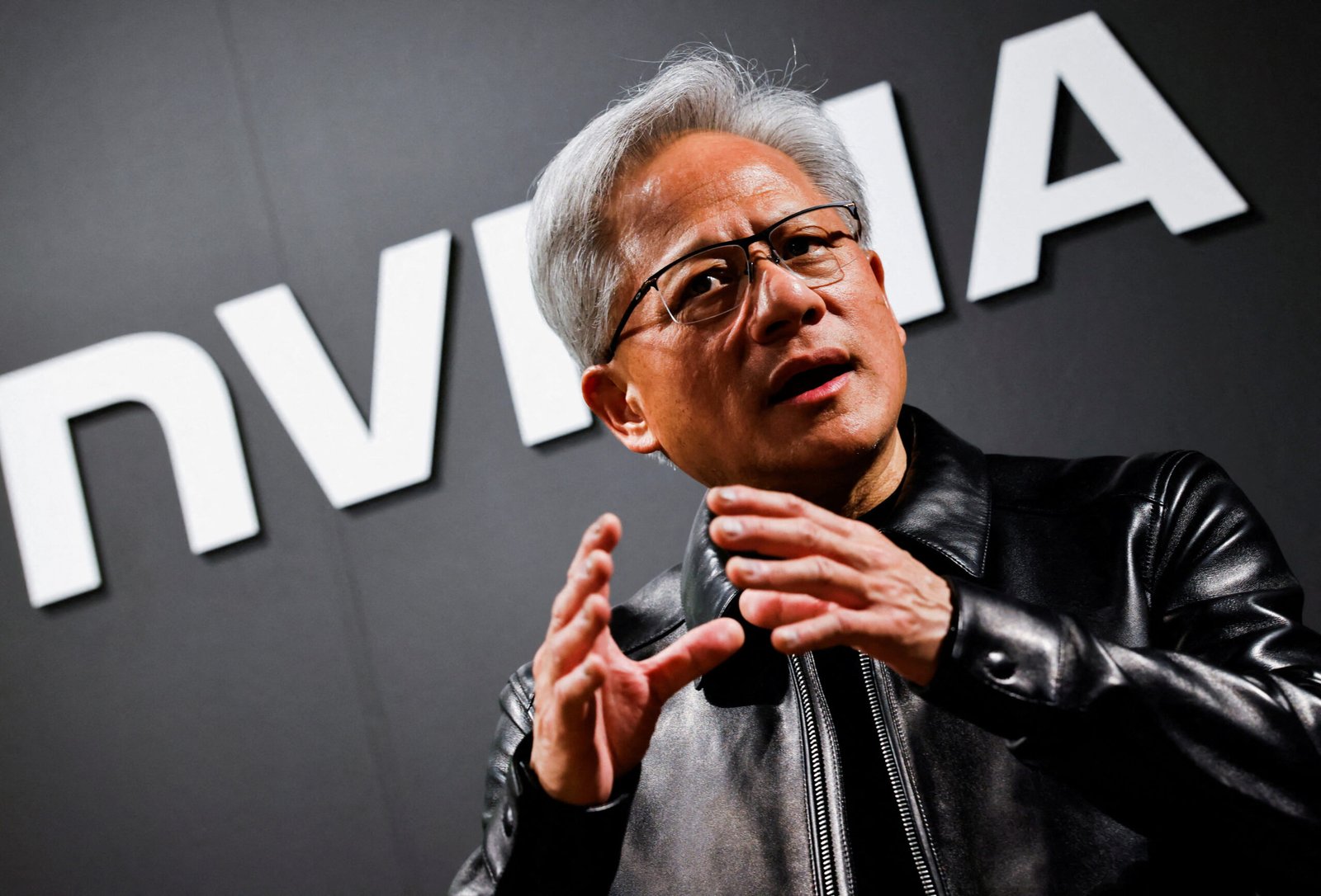 Nvidia chute de près de 5 %, entraînant une baisse des stocks de puces dans un contexte d'inquiétudes renouvelées concernant le financement circulaire