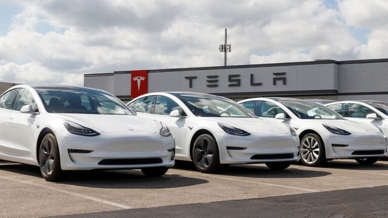 Tesla cherche à mettre fin à une séquence de défaites alors qu'elle atteint le cap des 10 millions de véhicules électriques