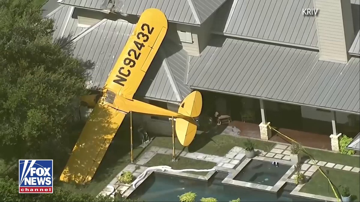 Un petit avion s'est écrasé sur le toit d'une maison près de Houston alors qu'il tentait d'atterrir sur…