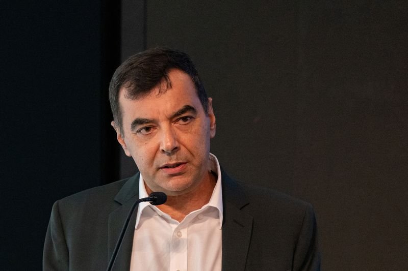 La décision du fondateur de Mobileye de démissionner de son poste de PDG, de faibles prévisions pèsent sur les actions