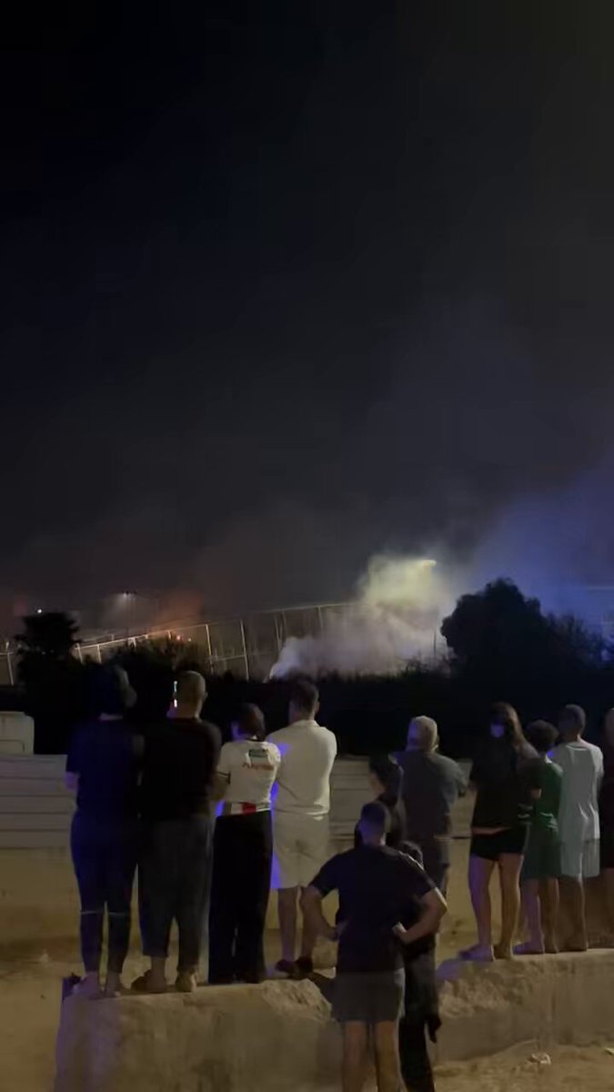 Des foules immenses de migrants clandestins ont lancé une nouvelle attaque contre la barrière frontalière…