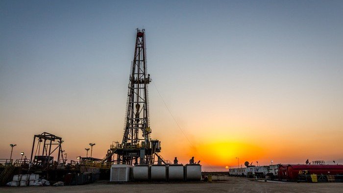 Les prix du pétrole reculent, mais le détroit d’Ormuz reste un joker