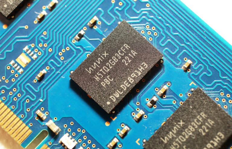 Les actions de Micron et SK Hynix chutent alors que la vente de puces IA s'intensifie