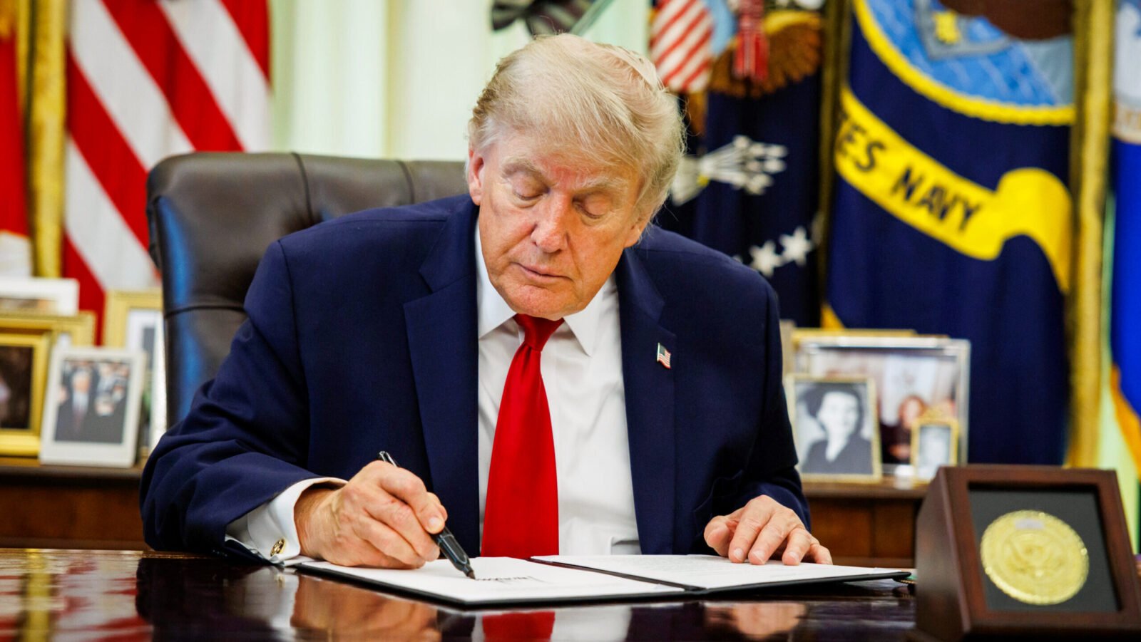 Les tarifs douaniers de 100 % imposés par Trump sur les médicaments génériques menacent les caisses des pharmacies