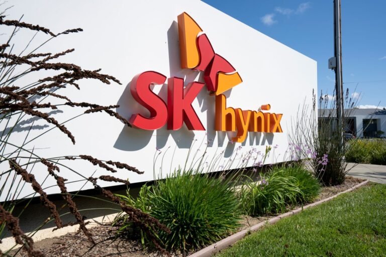 Wedbush estime que les conseils accrus d'ASML sont de bon augure pour SK Hynix. Comment jouer à SKHY Stock ici.