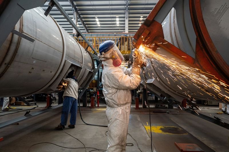 La croissance des bénéfices industriels en Chine ralentit alors que les exportations amortissent une reprise inégale