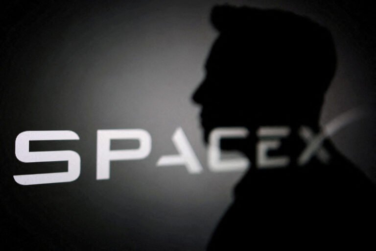 SpaceX et Tesla ont perdu 1,2 billion de dollars en juillet alors qu'Apple maintient les mégacapitalisations à flot : graphique du jour