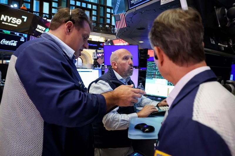 La hausse des prix du pétrole pèse sur les contrats à terme américains avant les résultats des Big Tech